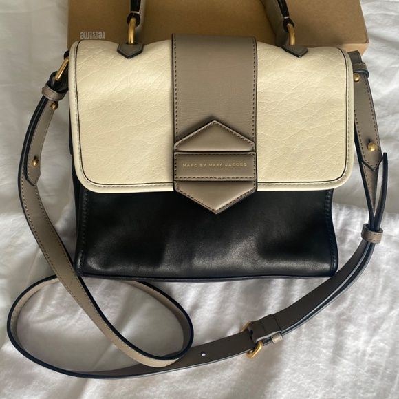 NWOT MARC by Marc Jacobs Flipping Out Small Satchel Top Handle Crossbody - Picture 4 of 12